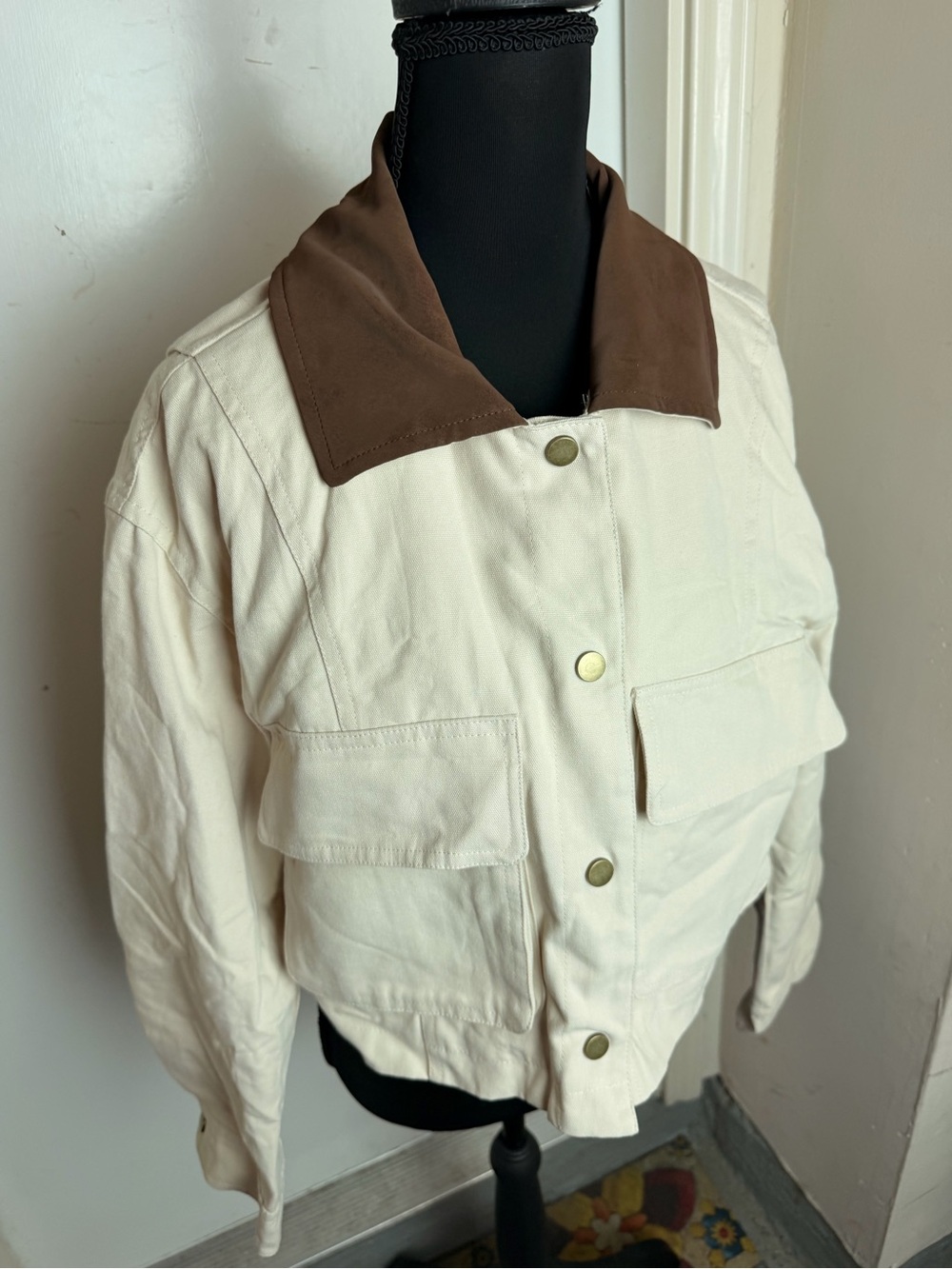 Women's lightweight Cream Jacket with Brown Collar